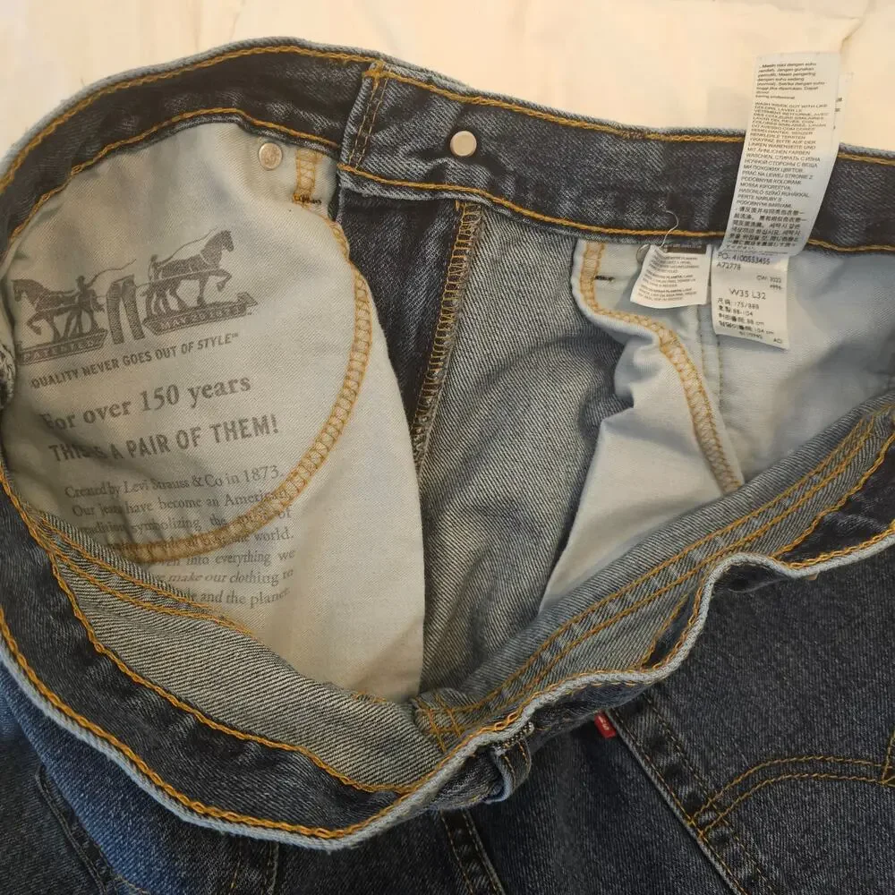 Levi’s 505 Jeans Men’s 35x32 Regular Fit Straight Leg Medium Wash Denim